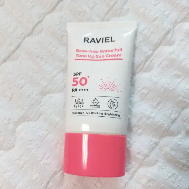 라비엘 베이스프리 워터풀 톤업 선크림 50ml